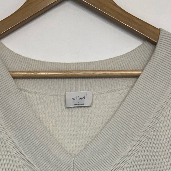Wilfred Aritzia Ivory Merino Wool Blend V-Neck Sweater Women’s Large - Picture 2 of 11